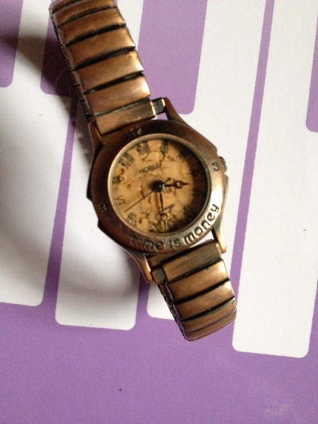 Ladies quartz watch with copper strap